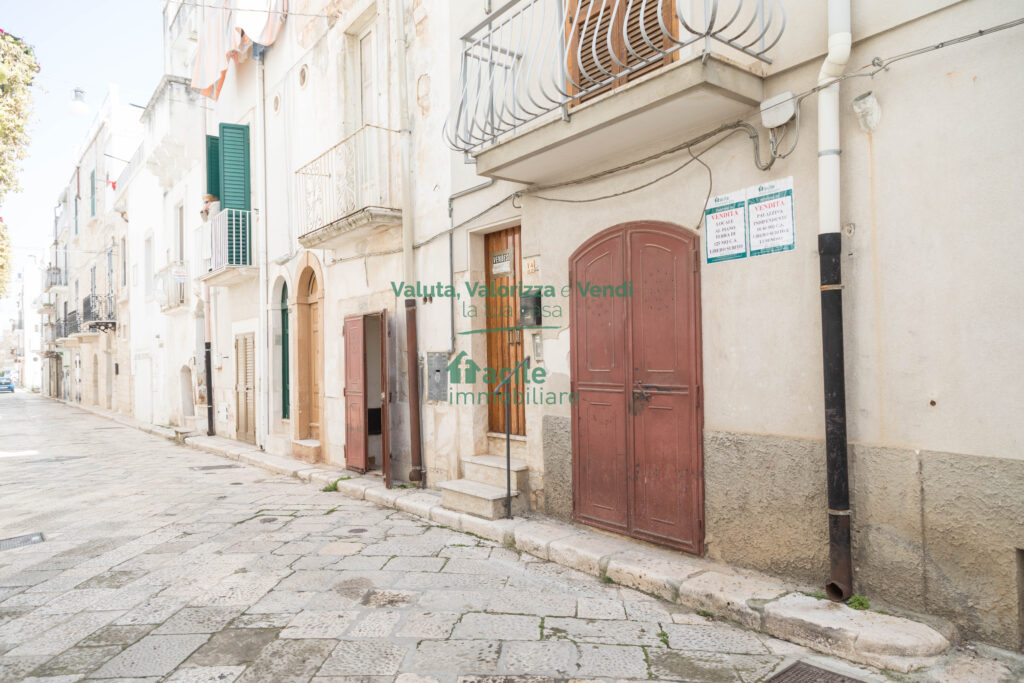 CONVERSANO - LOCALE COMMERCIALE Facile Immobiliare