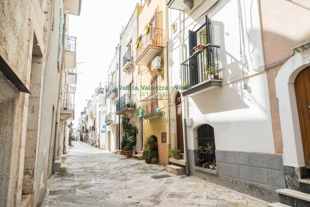 CONVERSANO - PALAZZINA INDIPENDENTE Facile Immobiliare