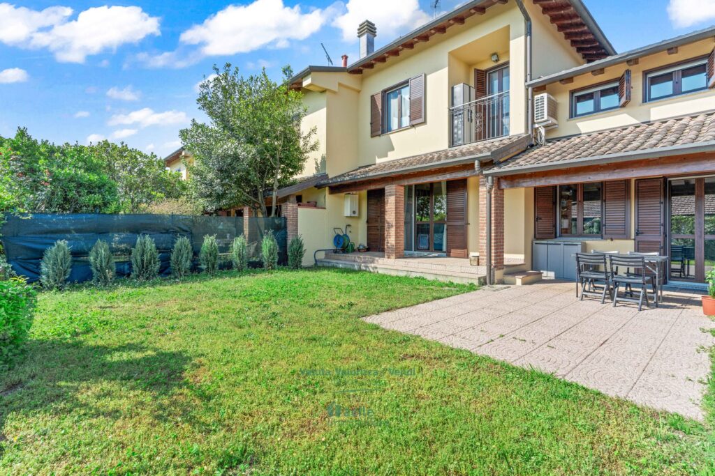 VILLA A SCHIERA A BEREGUARDO CON GIARDINO Facile Immobiliare