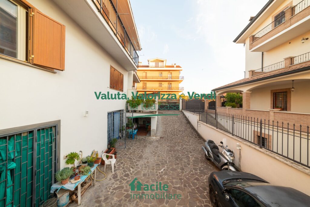 VILLA QUADRIFAMIGLIARE DA RIFINIRE Facile Immobiliare