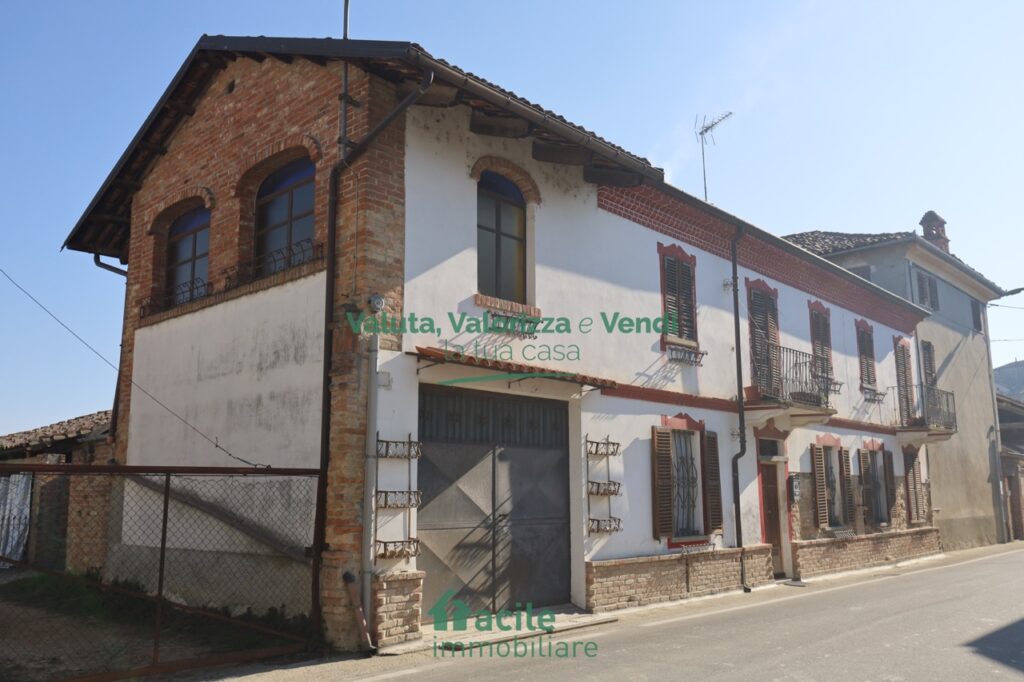 CASA DI CORTE CON TERRENO EDIFICABILE E TERRATETTO Facile Immobiliare