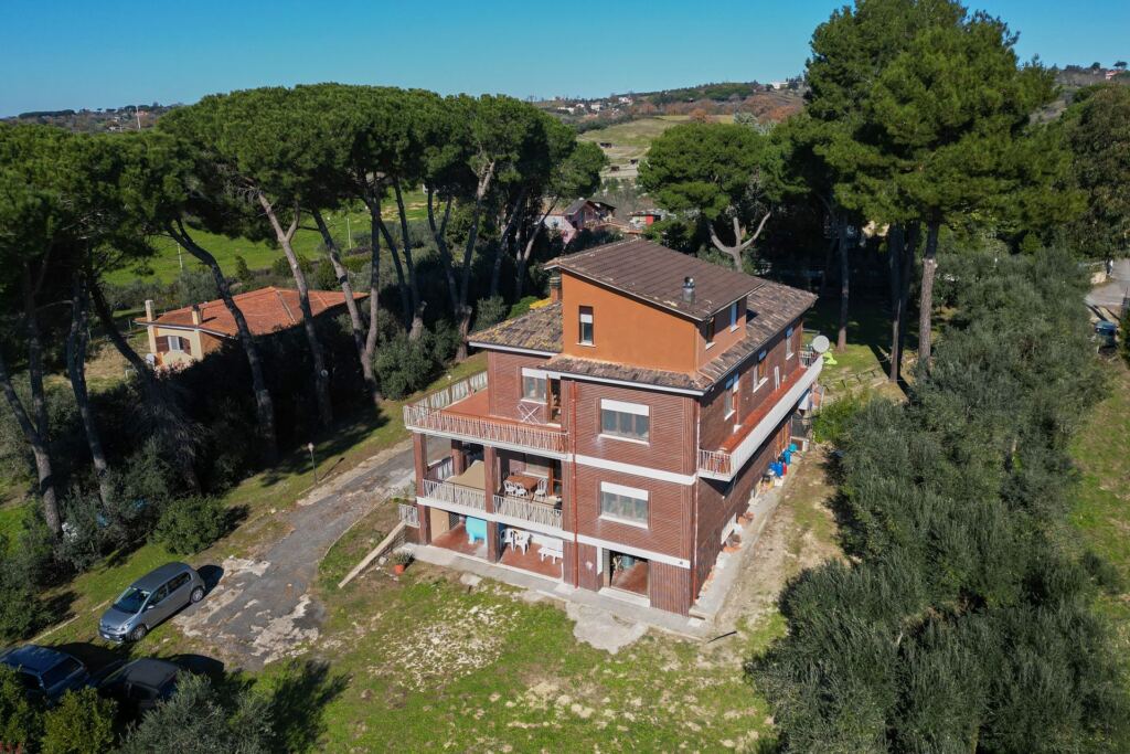 Villa in vendita a Cesano Facile Immobiliare