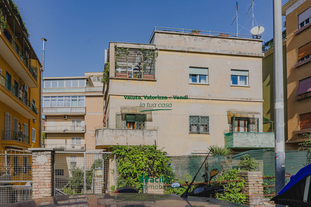 QUADRILOCALE in vendita a ROMA SEMINDIPENDENTE Facile Immobiliare