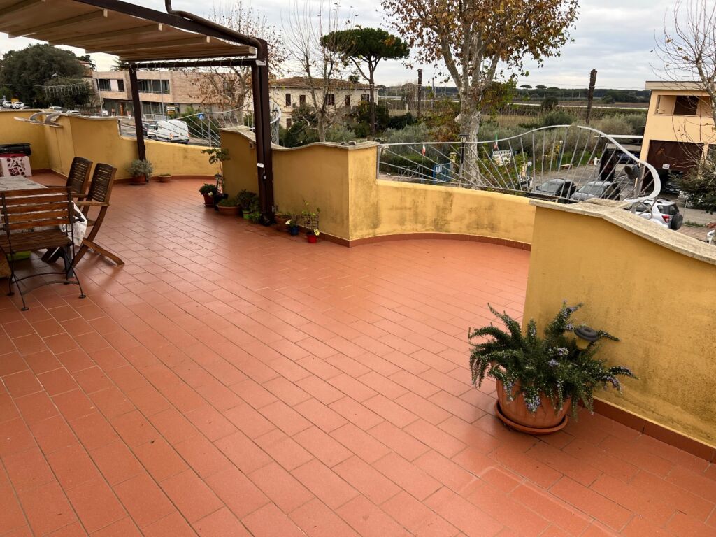 Appartamento con ampia terrazza e garage in vendita a Donoratico Ampia terrazza Facile Immobiliare