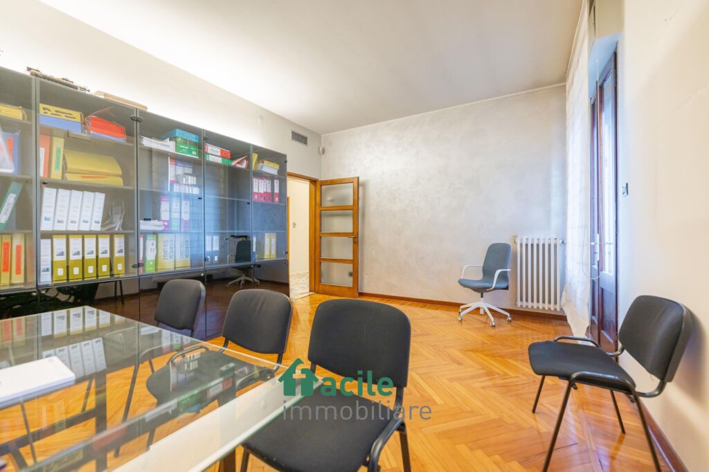 UFFICIO in vendita a VIA ANNIBALE DA BASSANO UFFICIO IN OTTIMO STATO Facile Immobiliare