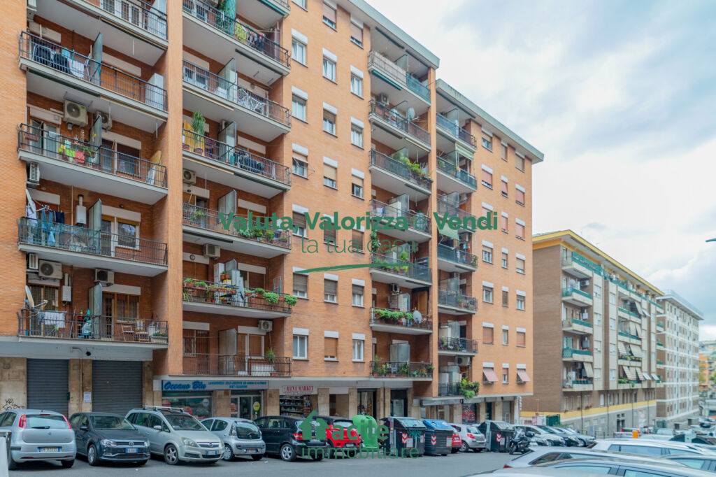 APPARTAMENTO in vendita a ROMA TRILOCALE RISTRUTTURATO Facile Immobiliare