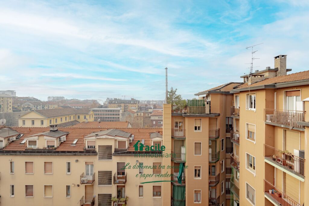 BILOCALE in vendita a MILANO SETTIMO PIANO CON TERRAZZINO Facile Immobiliare