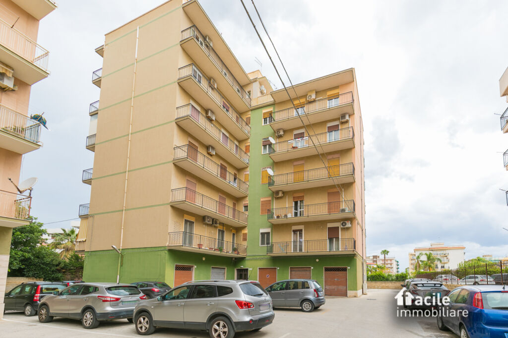 Appartamento in vendita a Siracusa, viale Scala Greca 386 Luminoso, con ampi balconi, condominio ascensorato, con garage e posto auto Facile Immobiliare