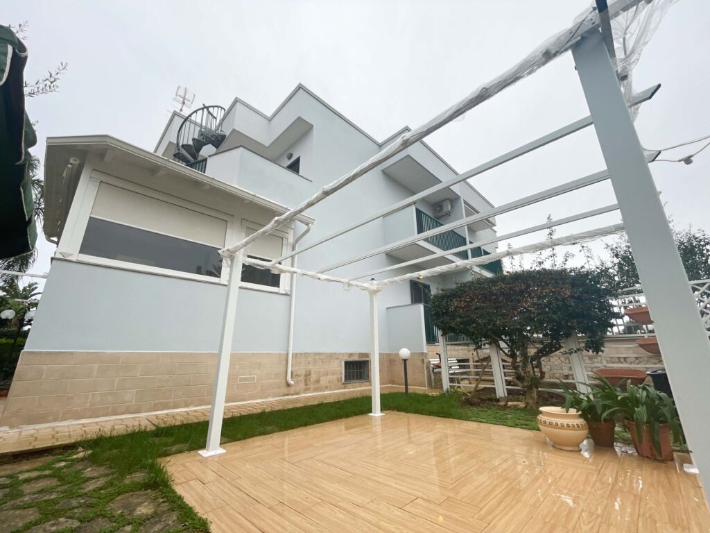 Villa in vendita a Talsano, Taranto unifamiliare su tre livelli Facile Immobiliare