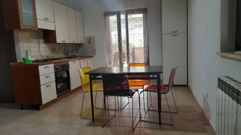 Immobile in vendita a Crotone In Via Argentina,31 Facile Immobiliare