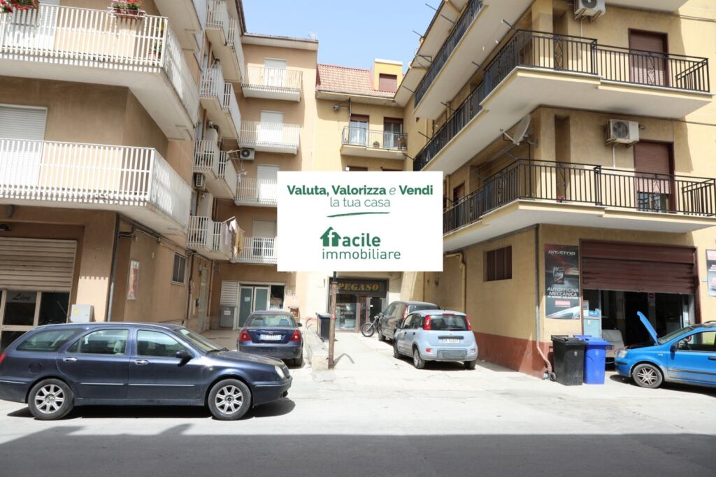 FACILE IMMOBILIARE propone in vendita Magazzino 380 mq piano terra, zona centrale Canicatti (AG) Facile Immobiliare