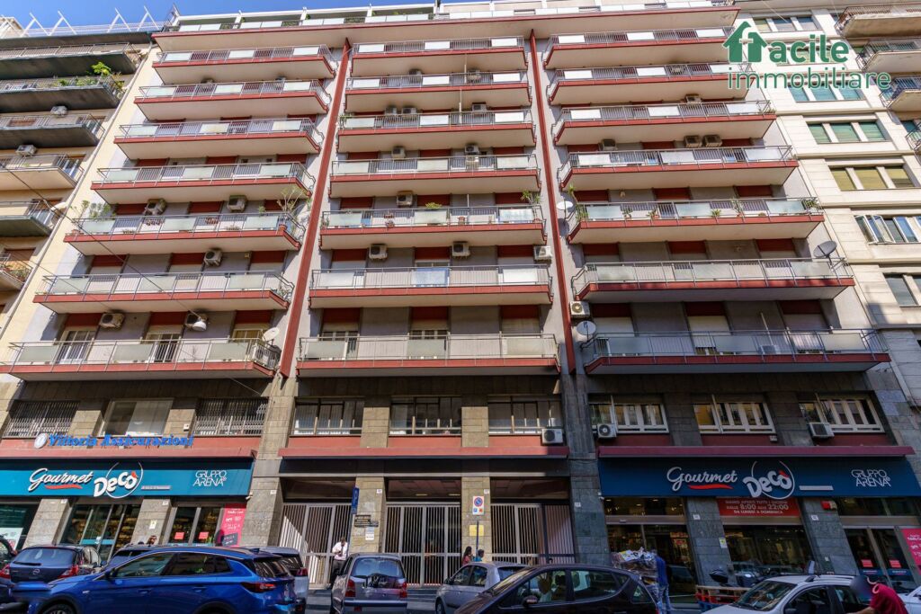 Appartamento in vendita a Catania 5 vani palazzo signorile Facile Immobiliare