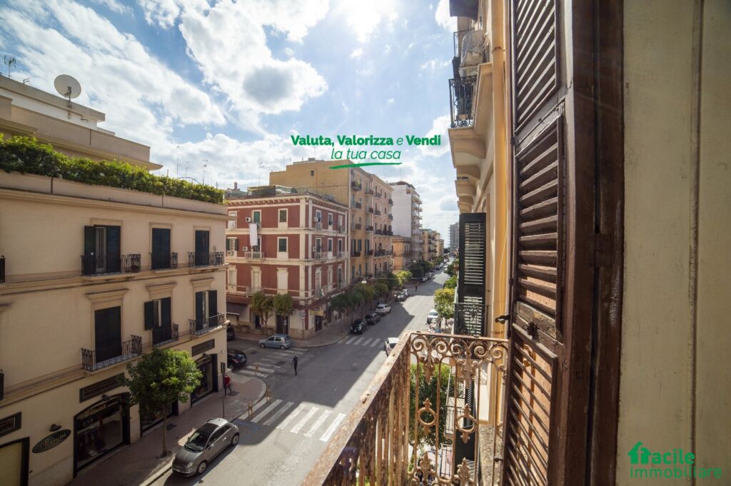 Palazzo in vendita a Taranto zona Borgo, Via Oberdan Facile Immobiliare