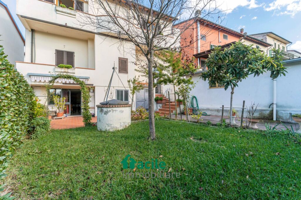 Villetta indipendente in vendita a Empli con box auto e giardino privato Facile Immobiliare