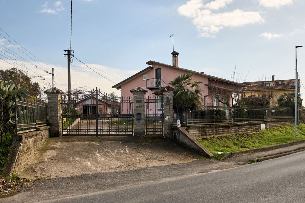 VILLINO in vendita a BRACCIANO SUE DUE PIANI CON GIARDINO PRIVATO Facile Immobiliare