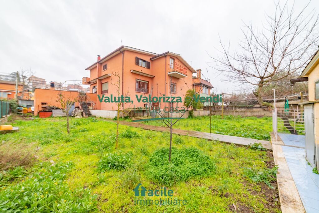 Villa in vendita a Roma su più livelli Facile Immobiliare