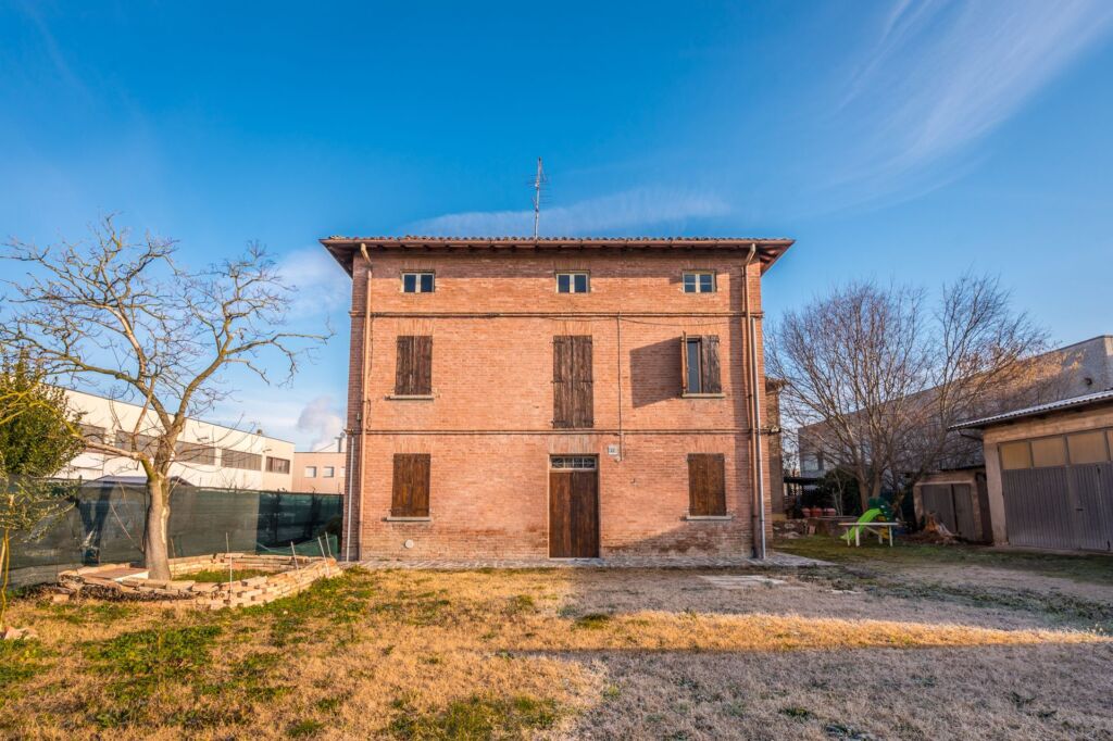 Casa indipendente in vendita a Castelnuovo Rangone in zona tranquilla e verde Facile Immobiliare