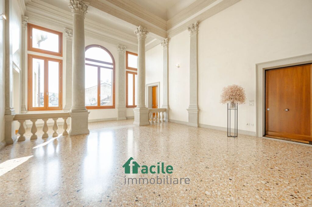 Elegante appartamento in vendita a Centro Storico Appartamento signorile Facile Immobiliare