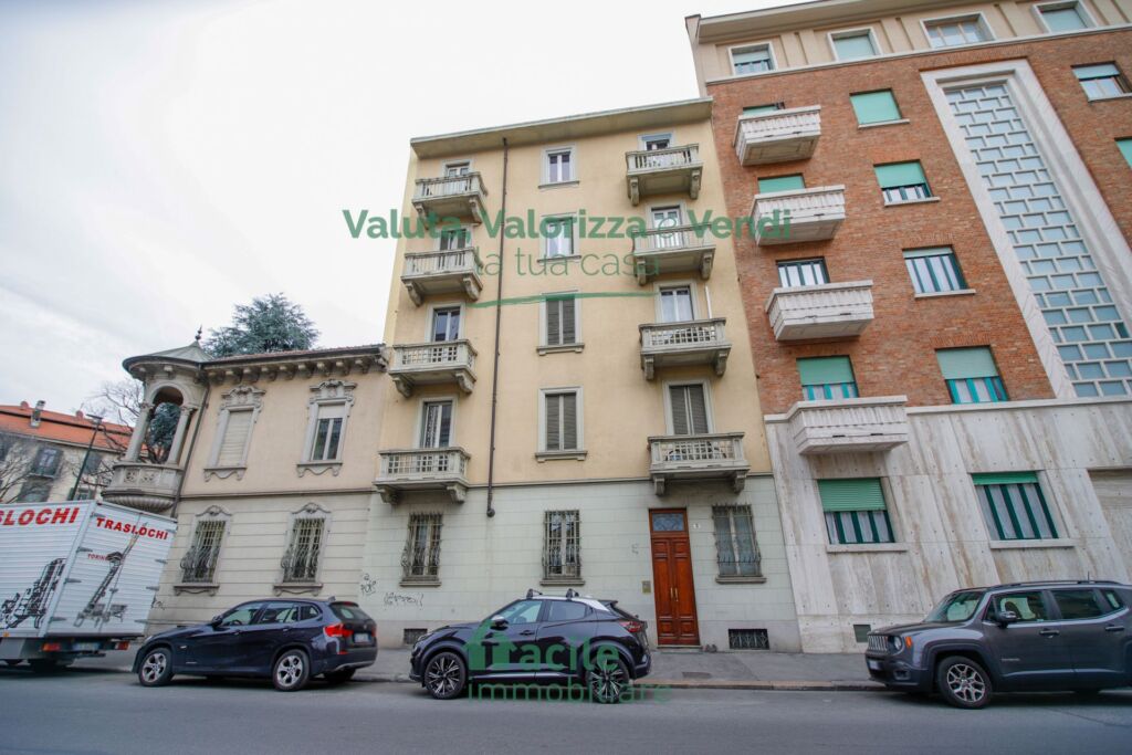 TRILOCALE in vendita a TORINO PARZIALMENTE RISTRUTTURATO Facile Immobiliare