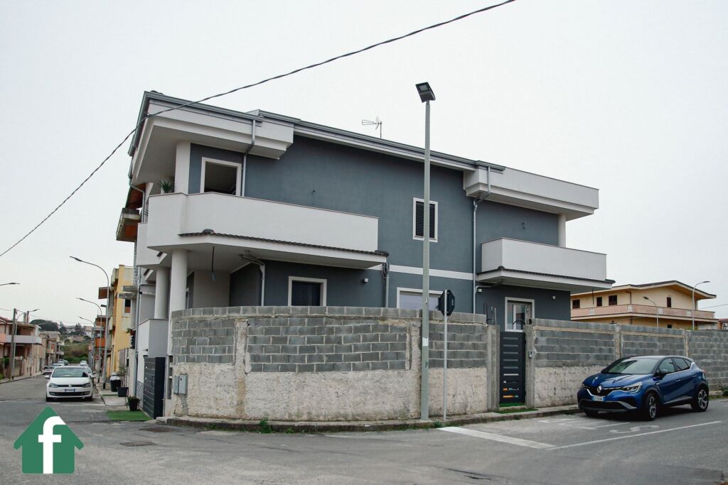 Villa in vendita a Gioia Tauro Via dei Bizantini - Villa N.C. su 4 livelli completamente arredata Facile Immobiliare