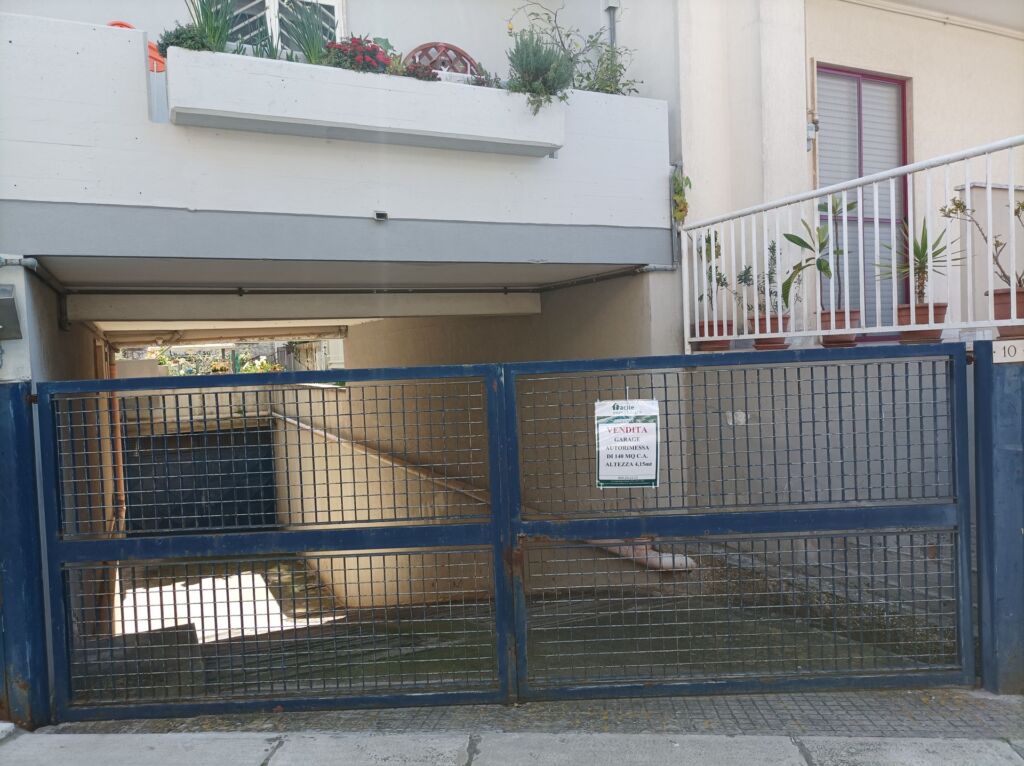 GARAGE/AUTORIMESSA in vendita a BITRITTO (BA) ALTEZZA 4 metri Facile Immobiliare