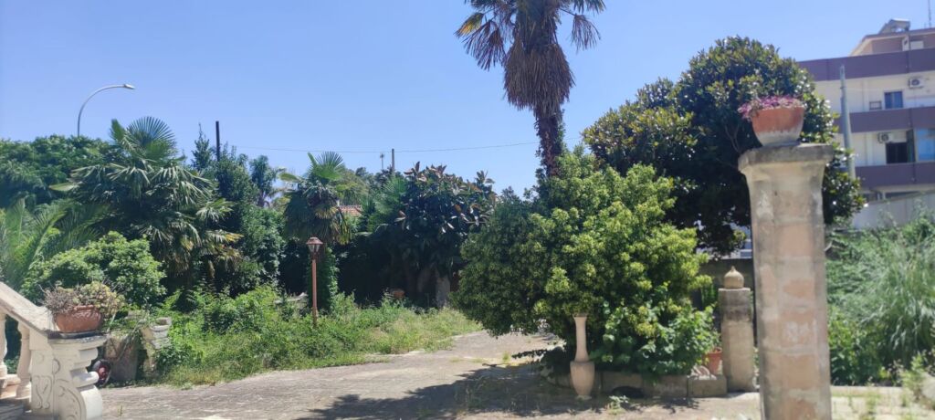 Piano primo di bifamiliare in vendita a Lecce Area solare di proprietà e giardino indipendente di 200 mq Facile Immobiliare